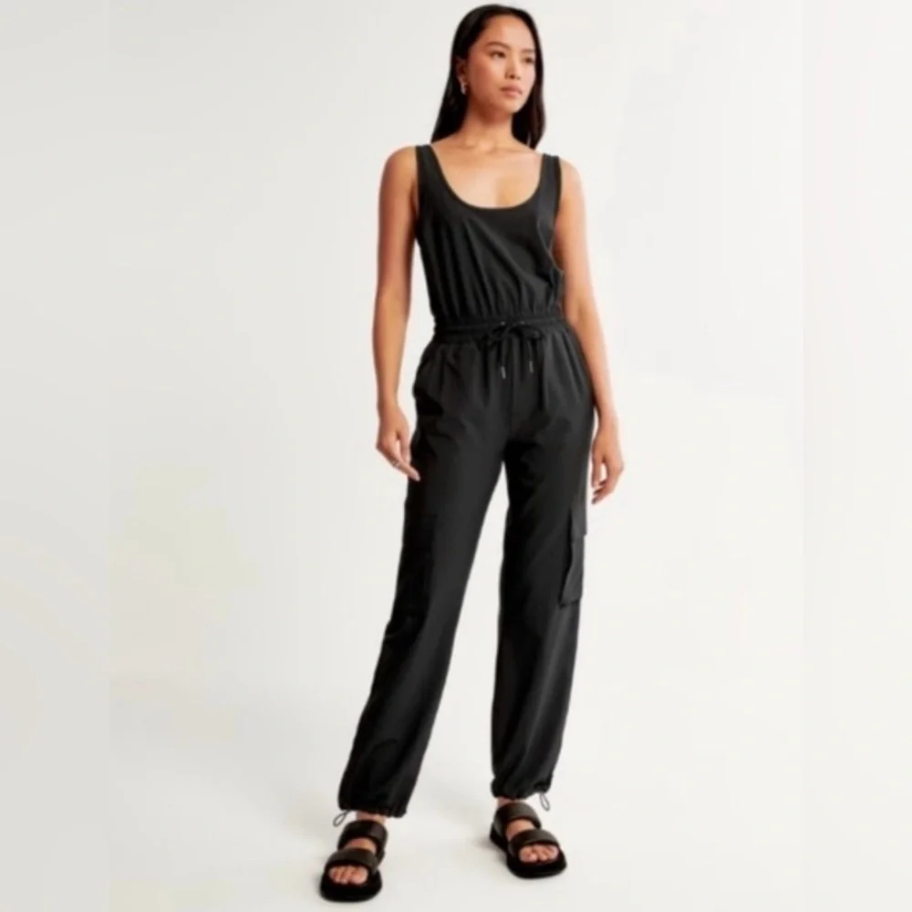 Abercrombie & Fitch Travelers Cargo Jumpsuit - Picture 1 of 14